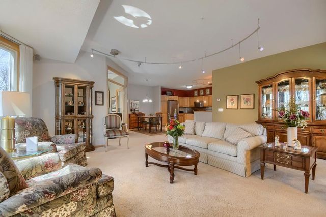 9225 Medicine Lake Road 212B, Golden Valley, MN 55427