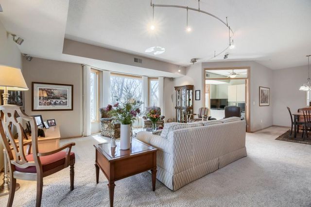 9225 Medicine Lake Road 212B, Golden Valley, MN 55427