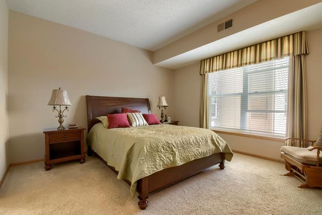 9225 Medicine Lake Road 212B, Golden Valley, MN 55427