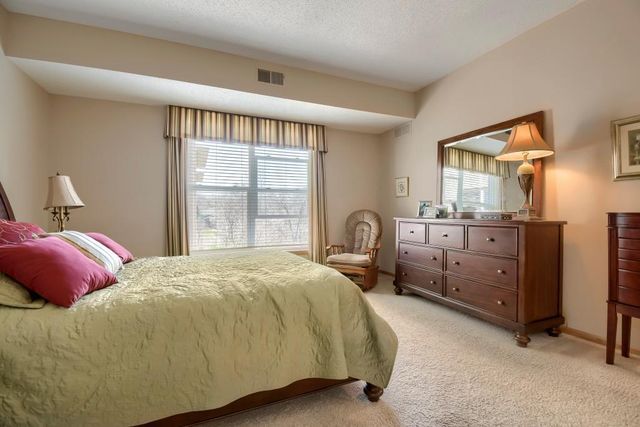 9225 Medicine Lake Road 212B, Golden Valley, MN 55427