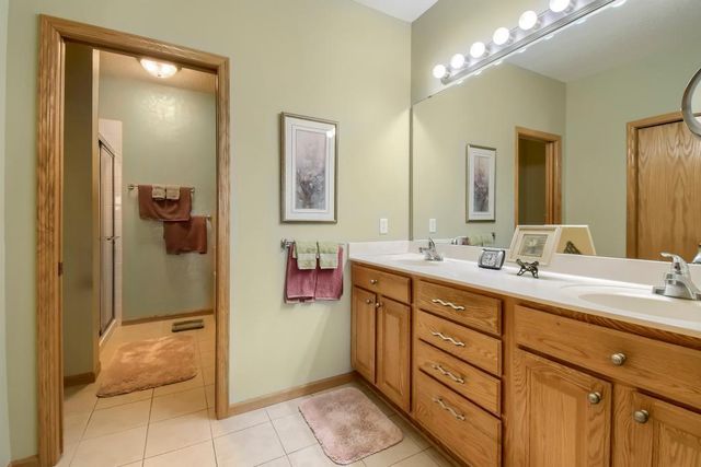 9225 Medicine Lake Road 212B, Golden Valley, MN 55427
