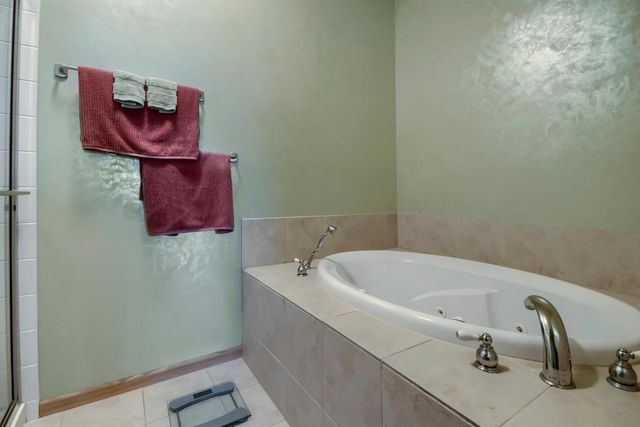 9225 Medicine Lake Road 212B, Golden Valley, MN 55427