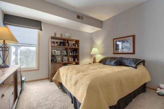 9225 Medicine Lake Road 212B, Golden Valley, MN 55427
