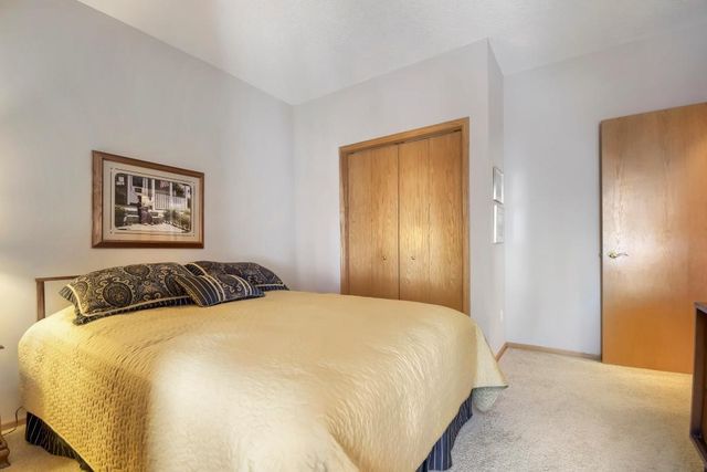 9225 Medicine Lake Road 212B, Golden Valley, MN 55427