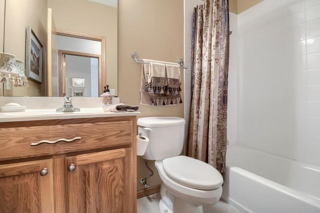 9225 Medicine Lake Road 212B, Golden Valley, MN 55427
