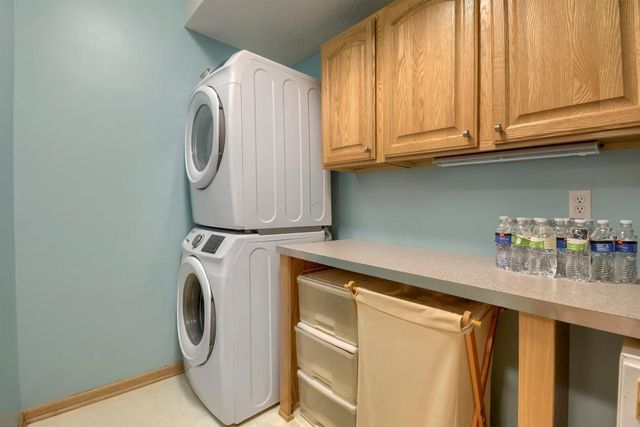 9225 Medicine Lake Road 212B, Golden Valley, MN 55427