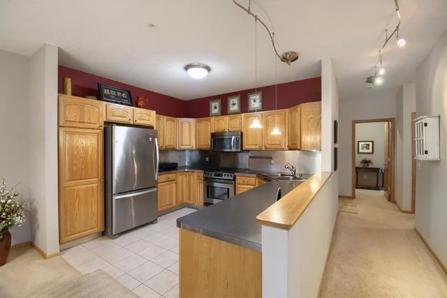 9225 Medicine Lake Road 212B, Golden Valley, MN 55427