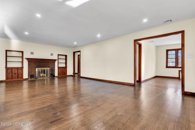 15 Lexington Avenue, Toms River, NJ 08753