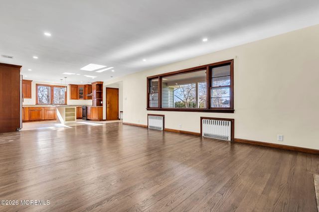 15 Lexington Avenue, Toms River, NJ 08753