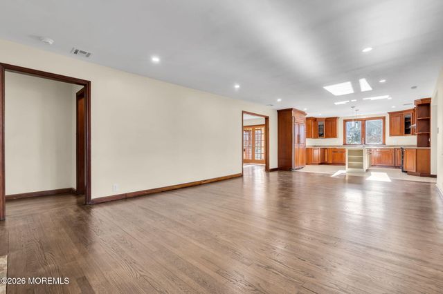 15 Lexington Avenue, Toms River, NJ 08753