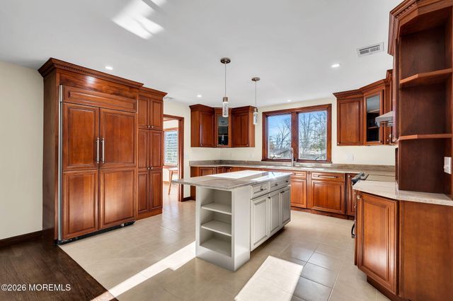 15 Lexington Avenue, Toms River, NJ 08753