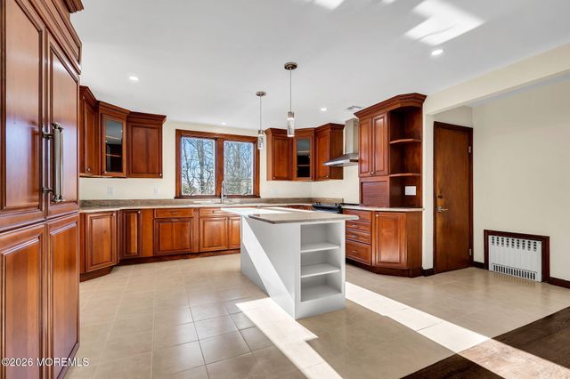 15 Lexington Avenue, Toms River, NJ 08753