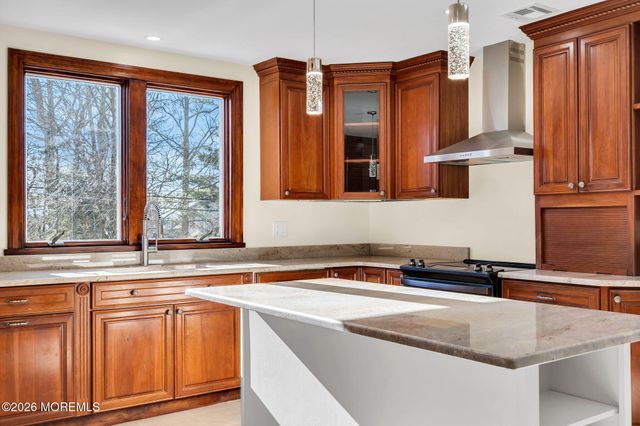 15 Lexington Avenue, Toms River, NJ 08753