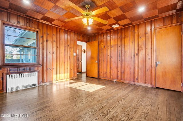 15 Lexington Avenue, Toms River, NJ 08753