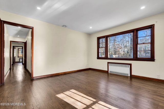 15 Lexington Avenue, Toms River, NJ 08753