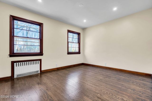 15 Lexington Avenue, Toms River, NJ 08753