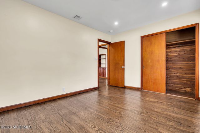 15 Lexington Avenue, Toms River, NJ 08753