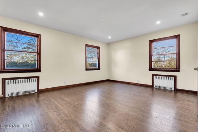 15 Lexington Avenue, Toms River, NJ 08753