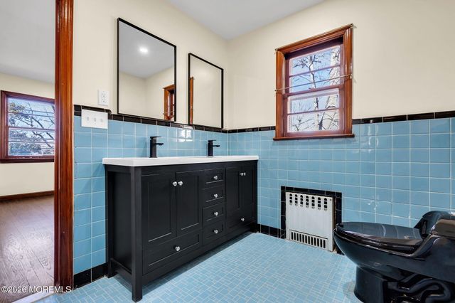 15 Lexington Avenue, Toms River, NJ 08753