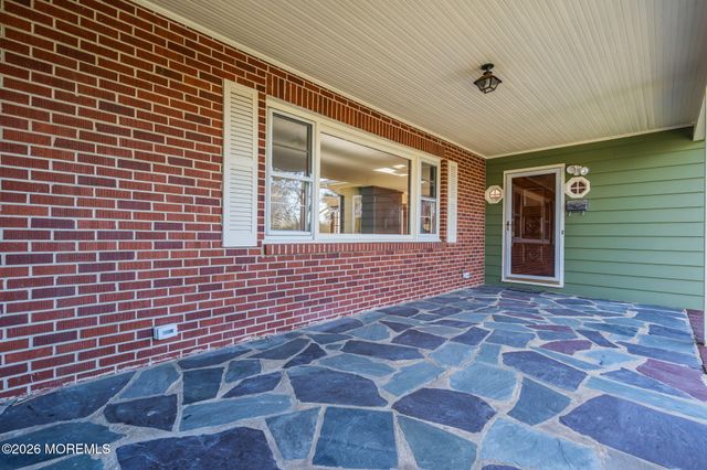 15 Lexington Avenue, Toms River, NJ 08753