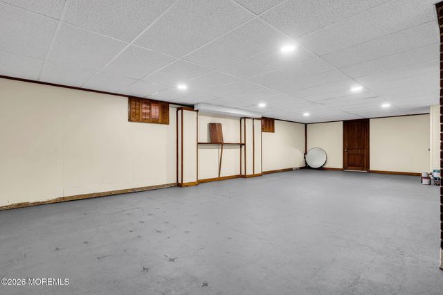 15 Lexington Avenue, Toms River, NJ 08753