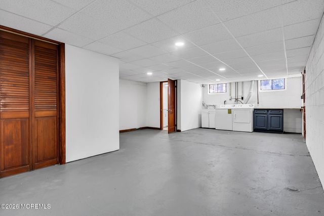 15 Lexington Avenue, Toms River, NJ 08753