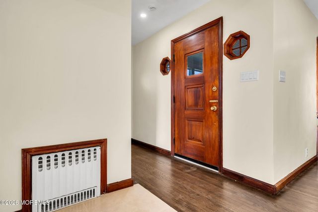 15 Lexington Avenue, Toms River, NJ 08753