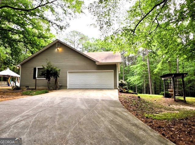 134 Sovereign Trail, Brooks, GA 30205