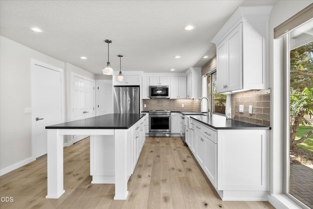 62846 Montara Drive, Bend, OR 97701