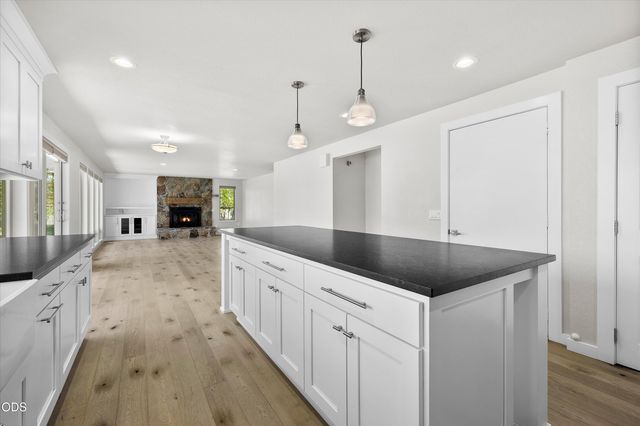 62846 Montara Drive, Bend, OR 97701