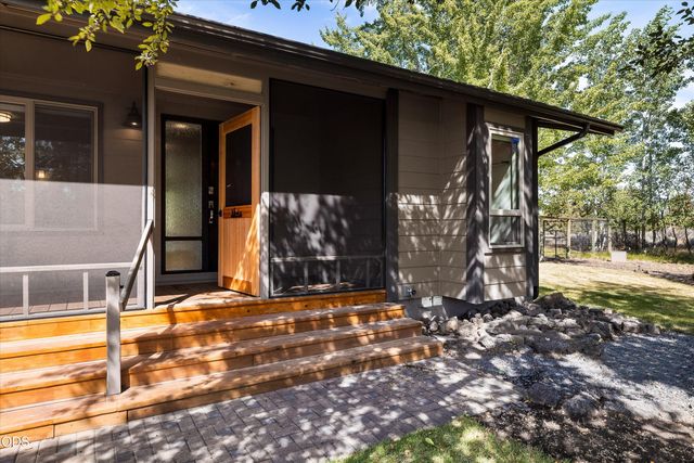 62846 Montara Drive, Bend, OR 97701
