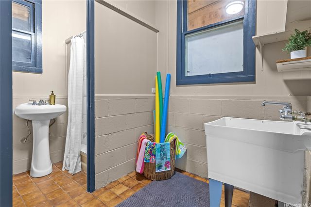 1041 Ehoeho Avenue, Wahiawa, HI 96786