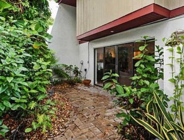 2991 Lakewood Ln 329, Hollywood, FL 33021