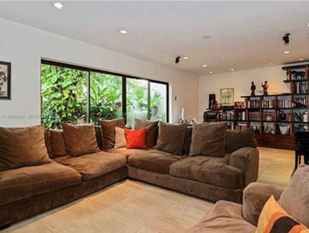 2991 Lakewood Ln 329, Hollywood, FL 33021