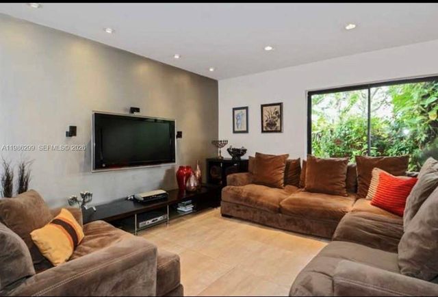 2991 Lakewood Ln 329, Hollywood, FL 33021