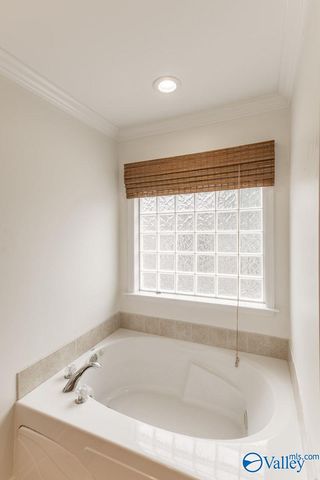 226 Chestnut Oak Circle, Owens Cross Roads, AL 35763