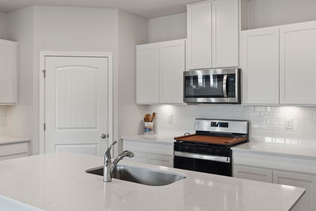 6114 Japonica Ln, White House, TN 37188