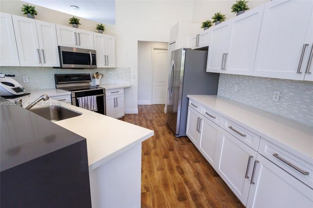 280 Landings Blvd 280, Weston, FL 33327