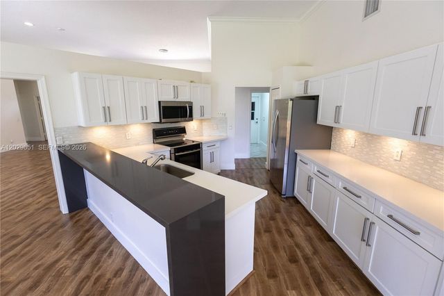 280 Landings Blvd 280, Weston, FL 33327
