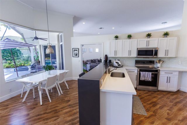 280 Landings Blvd 280, Weston, FL 33327