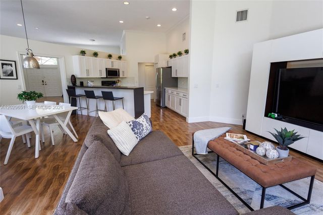 280 Landings Blvd 280, Weston, FL 33327