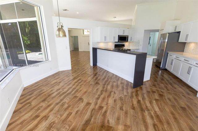 280 Landings Blvd 280, Weston, FL 33327