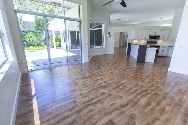 280 Landings Blvd 280, Weston, FL 33327