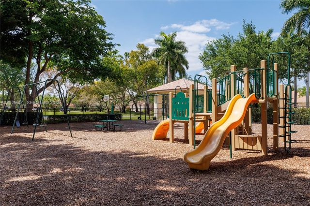 280 Landings Blvd 280, Weston, FL 33327
