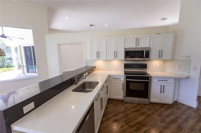 280 Landings Blvd 280, Weston, FL 33327