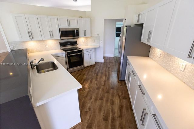 280 Landings Blvd 280, Weston, FL 33327