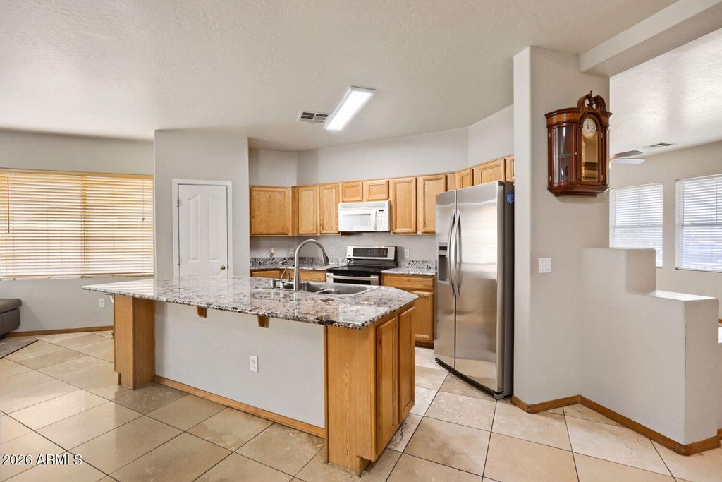 Image 11 of property listing at 7270 W GARDENIA Avenue, Glendale, AZ 85303