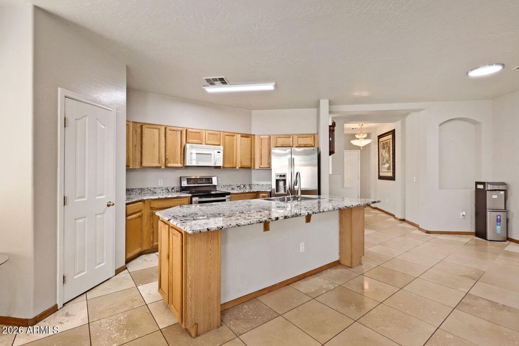 Image 12 of property listing at 7270 W GARDENIA Avenue, Glendale, AZ 85303