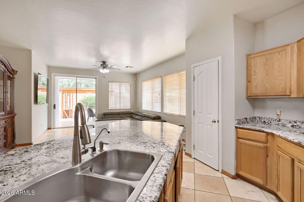 Image 14 of property listing at 7270 W GARDENIA Avenue, Glendale, AZ 85303