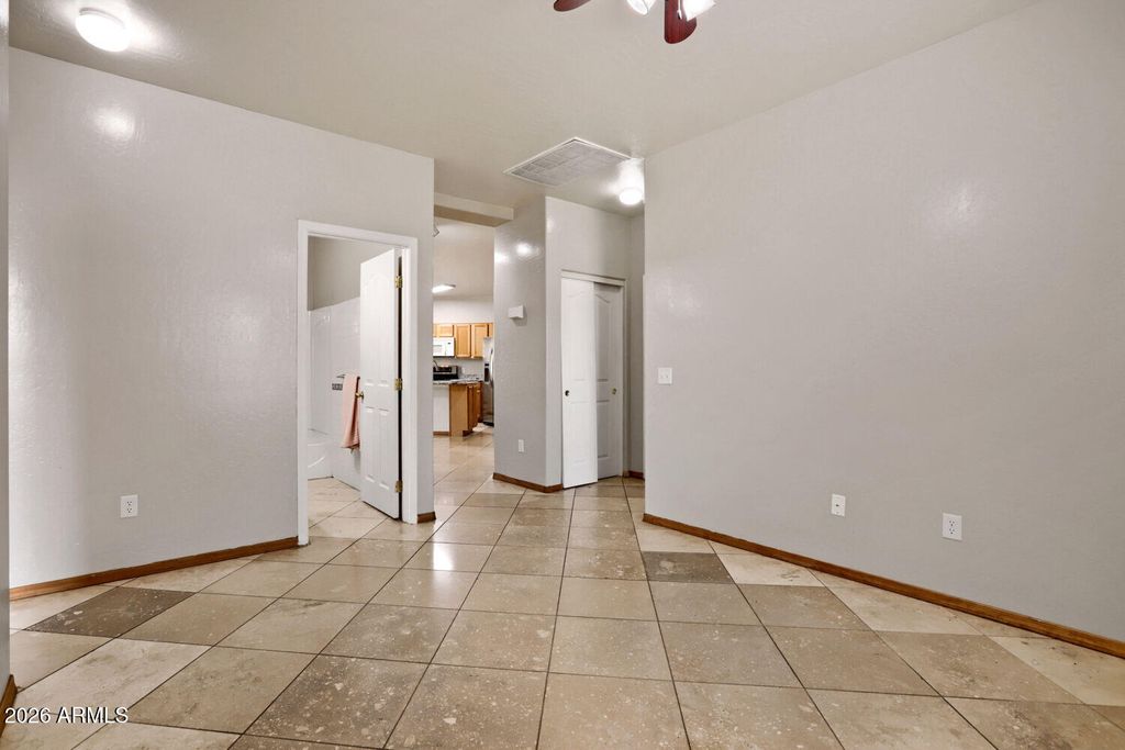 Image 18 of property listing at 7270 W GARDENIA Avenue, Glendale, AZ 85303